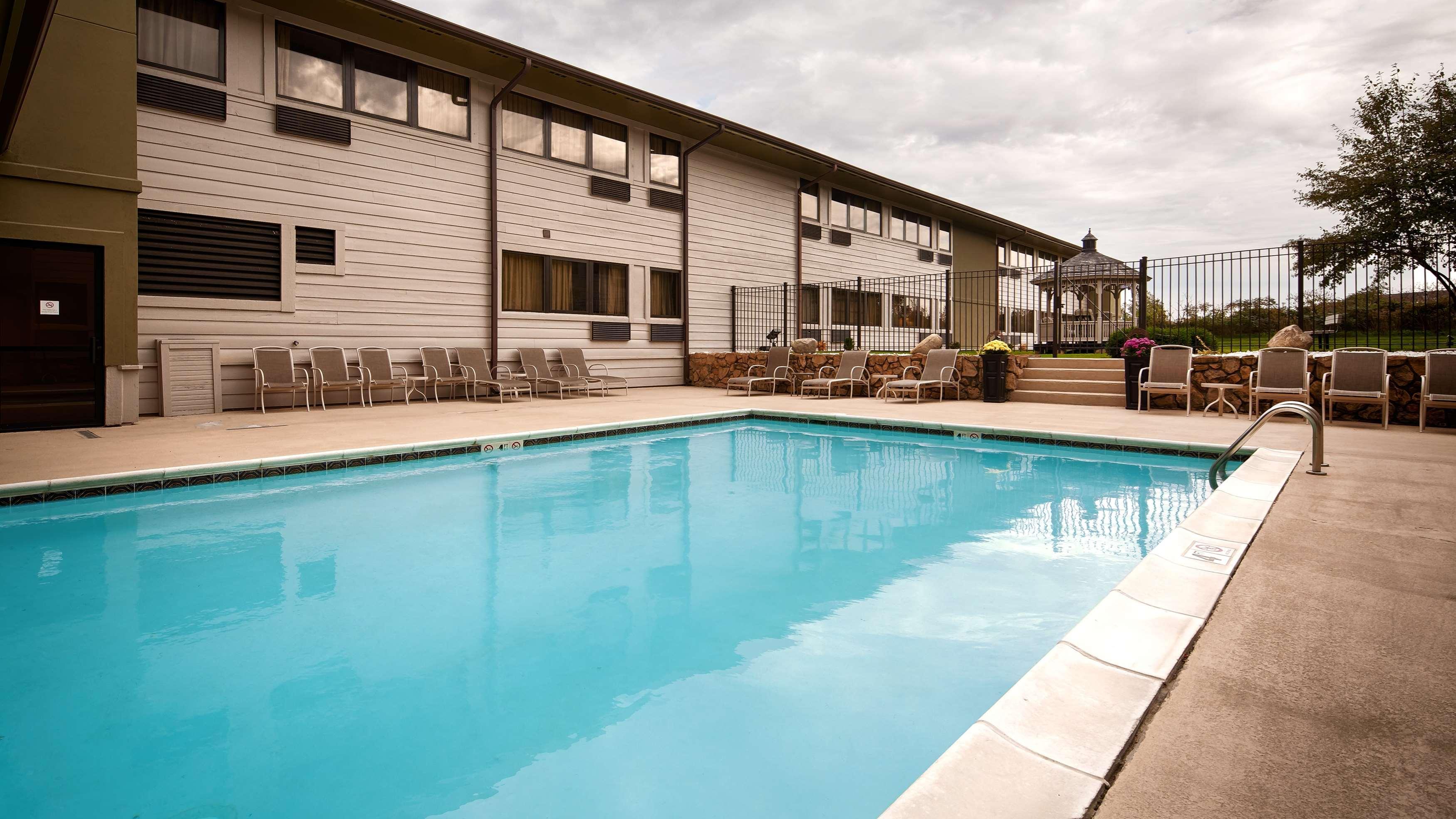 Crossroads Hotel & Event Center Fort Dodge Exterior photo